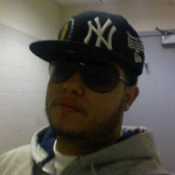 Meet your Posher, Antonio - Picture 3 of 3